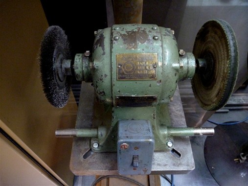 Vintage black and clearance decker bench grinder